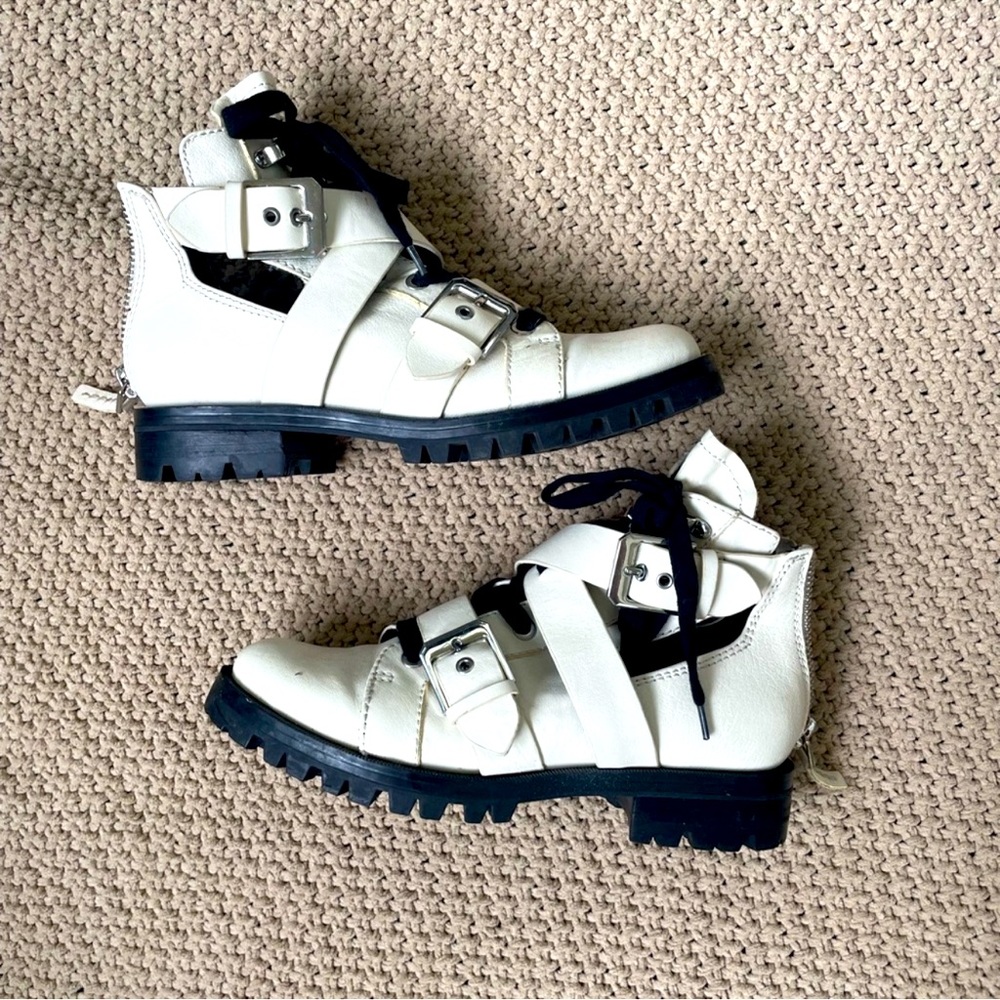 Dolce Vita White Leather Combat Boots - size 7.5